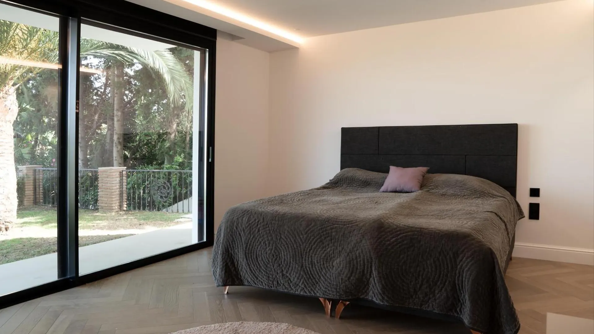 Apartament Exquisite 5 Bdrm Luxury Villa W Gym, Bbq, And Pool Marbella Hiszpania