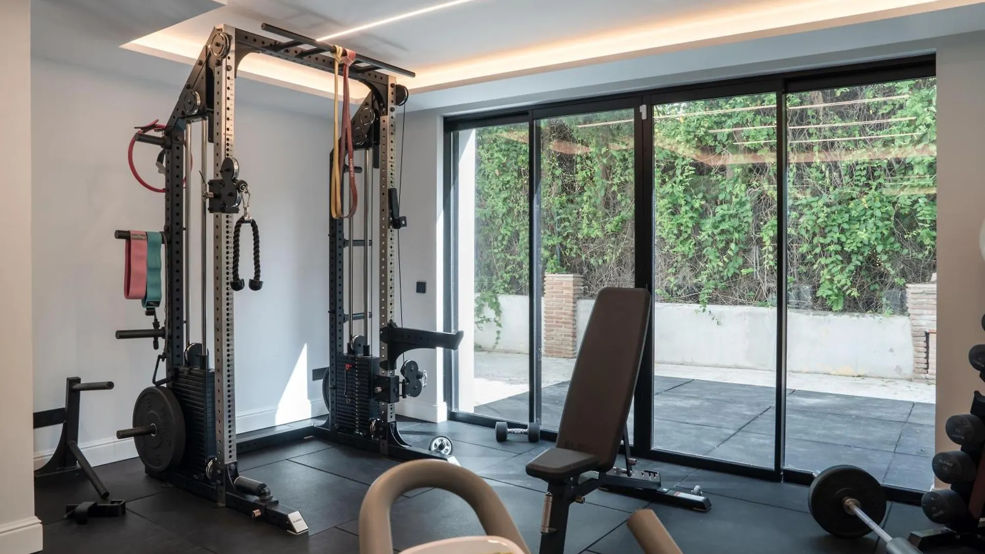 Apartament Exquisite 5 Bdrm Luxury Villa W Gym, Bbq, And Pool Marbella Hiszpania