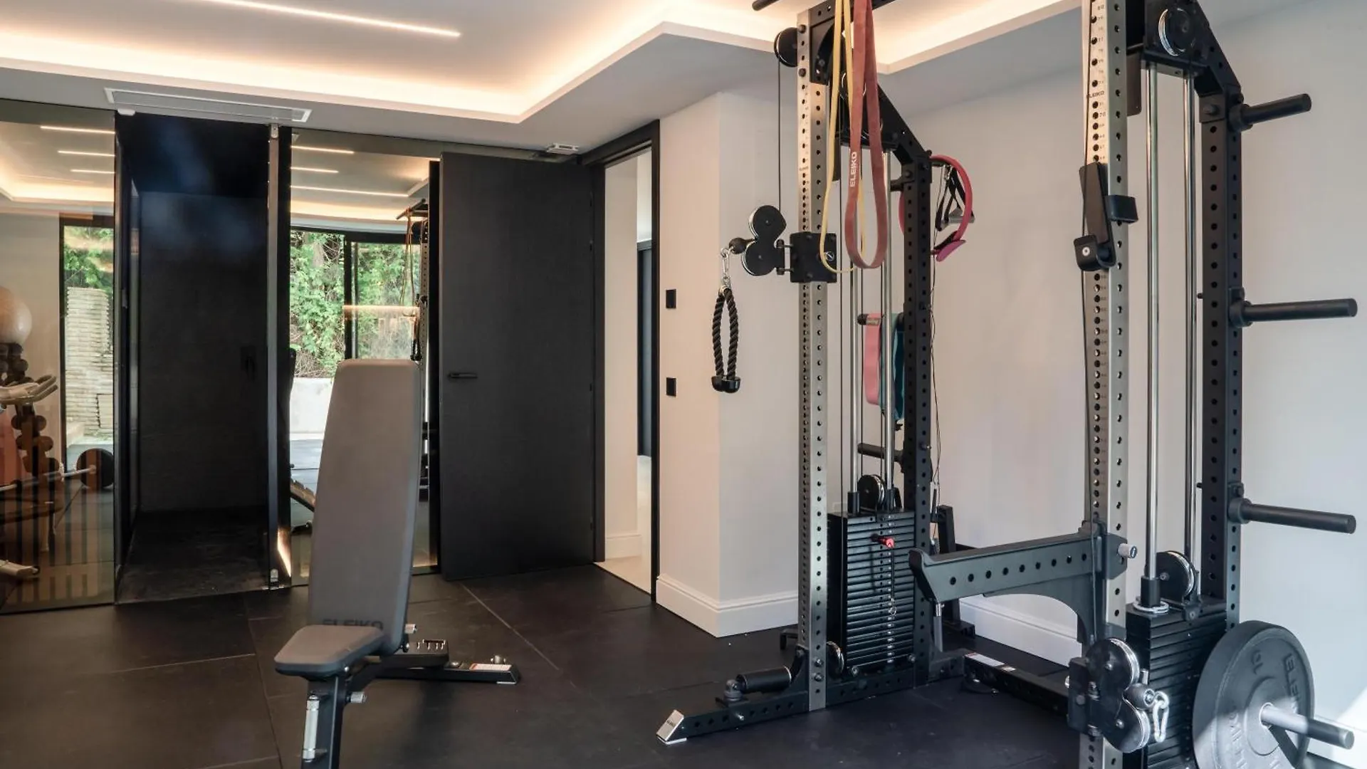 Exquisite 5 Bdrm Luxury Villa W Gym, Bbq, And Pool Marbella 0*,  Hiszpania