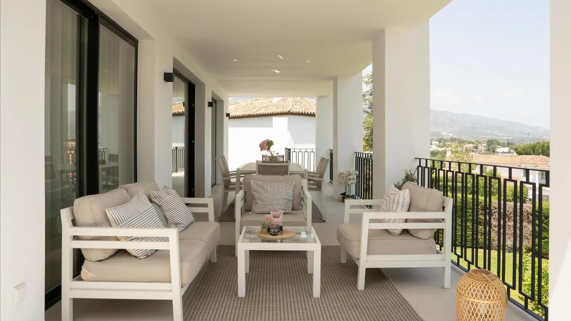 Exquisite 5 Bdrm Luxury Villa W Gym, Bbq, And Pool Marbella Apartament